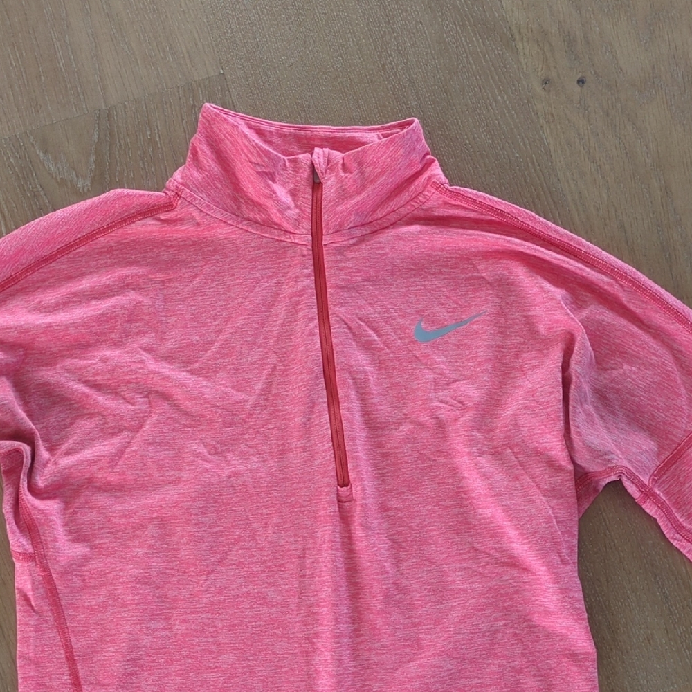 Nike Women's XS Quarter-Zip Top With Thumb Holes